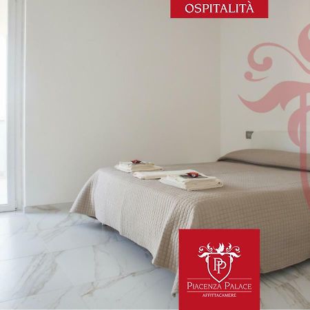 Affittacamere Piacenza Palace ภายนอก รูปภาพ