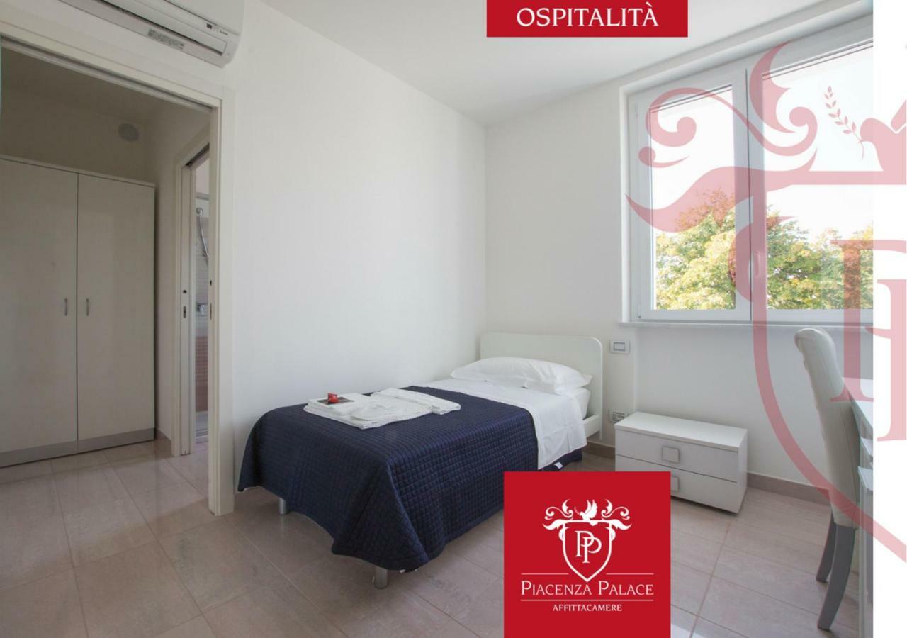 Affittacamere Piacenza Palace ภายนอก รูปภาพ